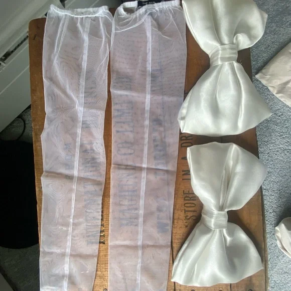 The Bar Bows and Sleeves - Picture 6 of 6